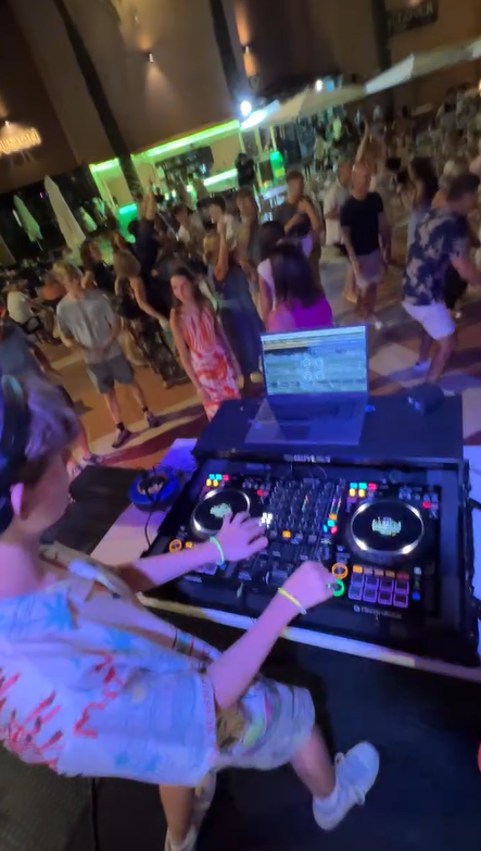 Zac Harris DJ set at Clover Condado Terrace